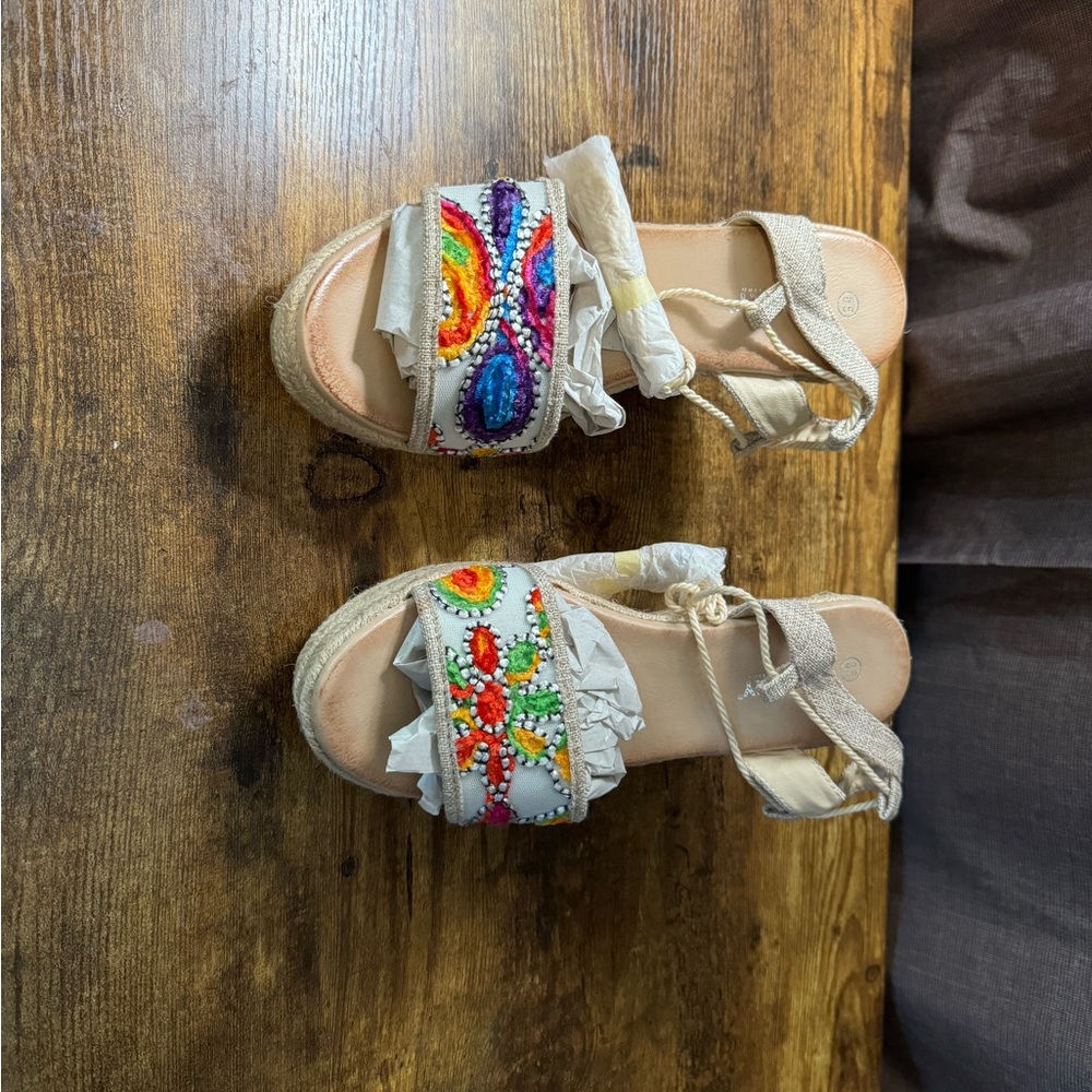 Vía Pinky Mila Wedge - Brand New Size 8.5